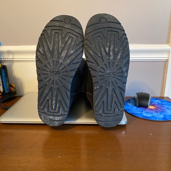 Used Black Wool high UGGS - Picture 3 of 3